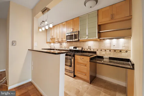 $2,000 | 4242 East-West Highway, Unit 914, Bethesda, MD 20814
