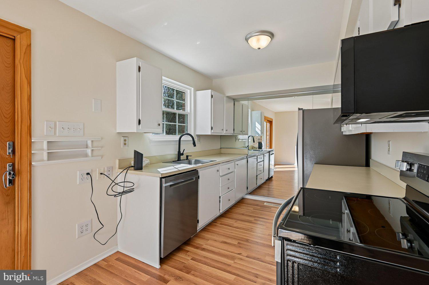 7 Drawbridge Court Baltimore, MD 21228 - Photo 14 of 65 Kitchen