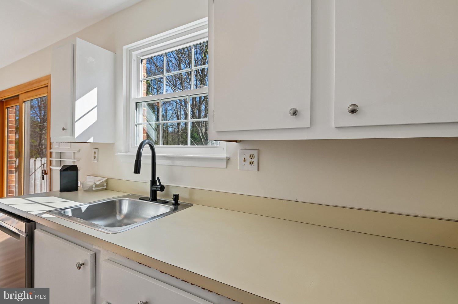 7 Drawbridge Court Baltimore, MD 21228 - Photo 17 of 65 Kitchen