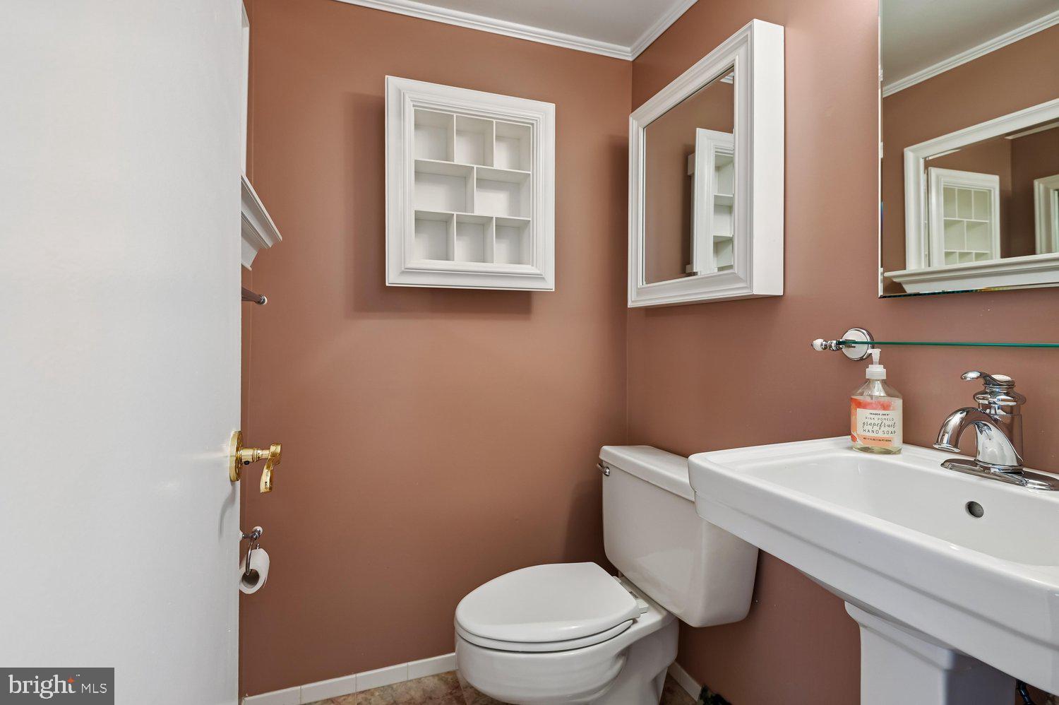 7 Drawbridge Court Baltimore, MD 21228 - Photo 25 of 65 Powder Room