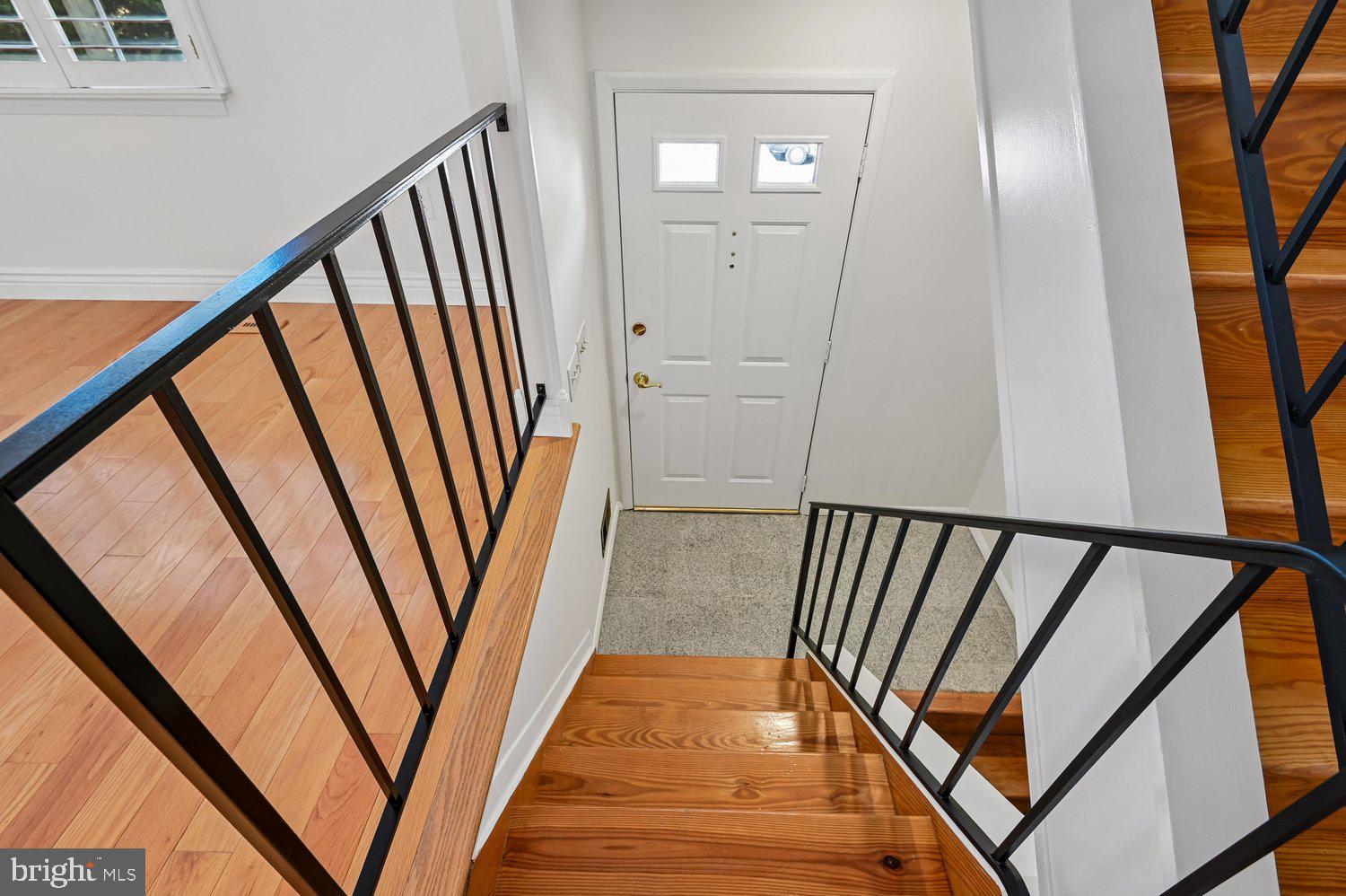 7 Drawbridge Court Baltimore, MD 21228 - Photo 4 of 65 Entry