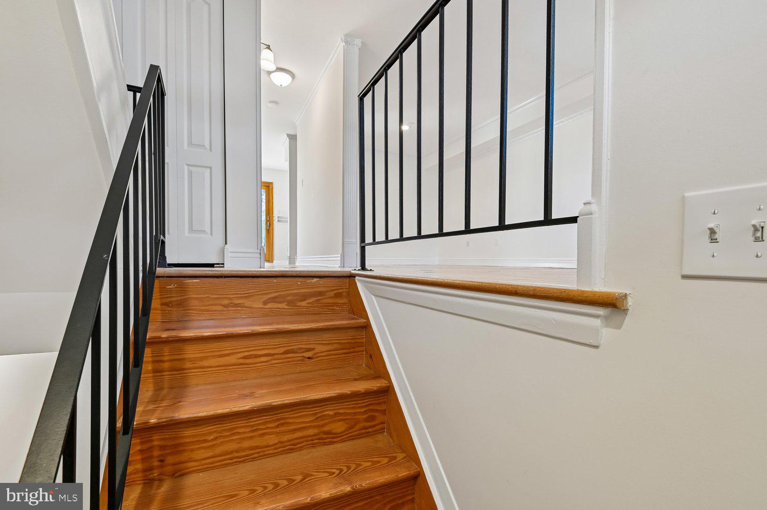 7 Drawbridge Court Baltimore, MD 21228 - Photo 5 of 65 Foyer