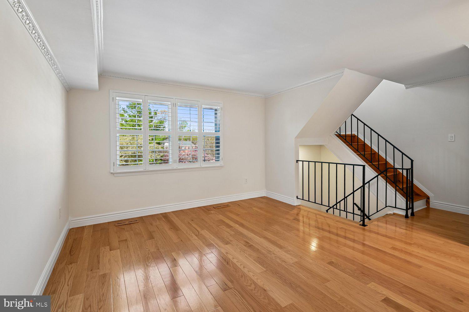 7 Drawbridge Court Baltimore, MD 21228 - Photo 6 of 65 Living Room