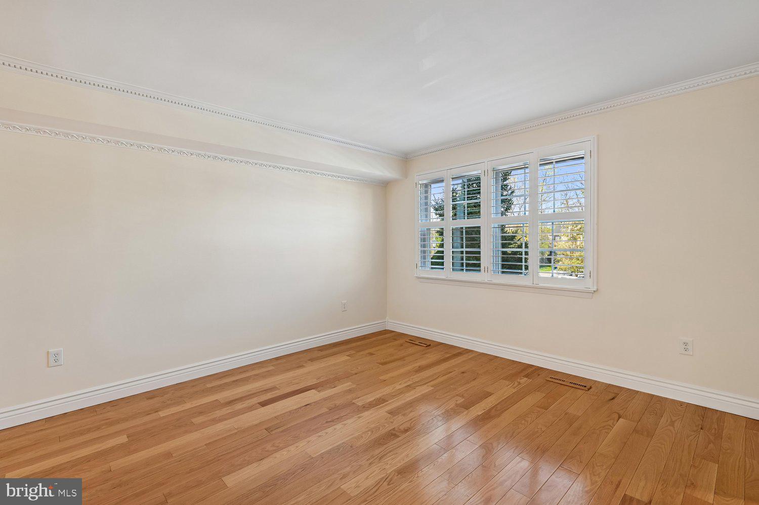 7 Drawbridge Court Baltimore, MD 21228 - Photo 7 of 65 Living Room