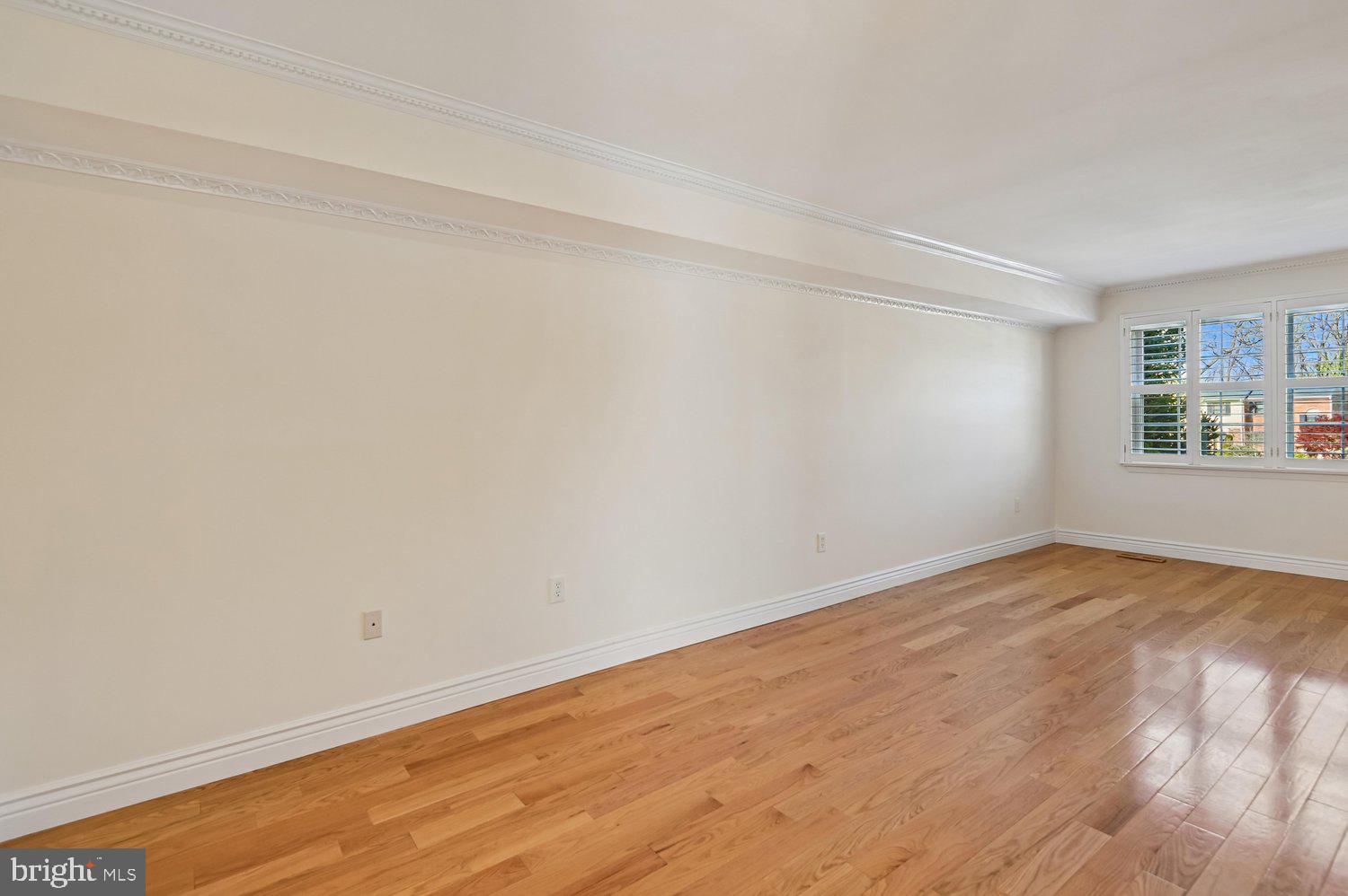 7 Drawbridge Court Baltimore, MD 21228 - Photo 10 of 65 Living Room
