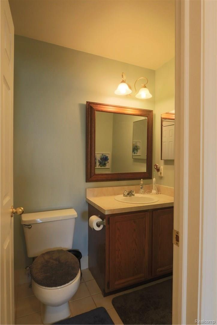 6713 Carlton Road Canton, MI 48187 - Photo 25 of 33 26 Mbath.JPG