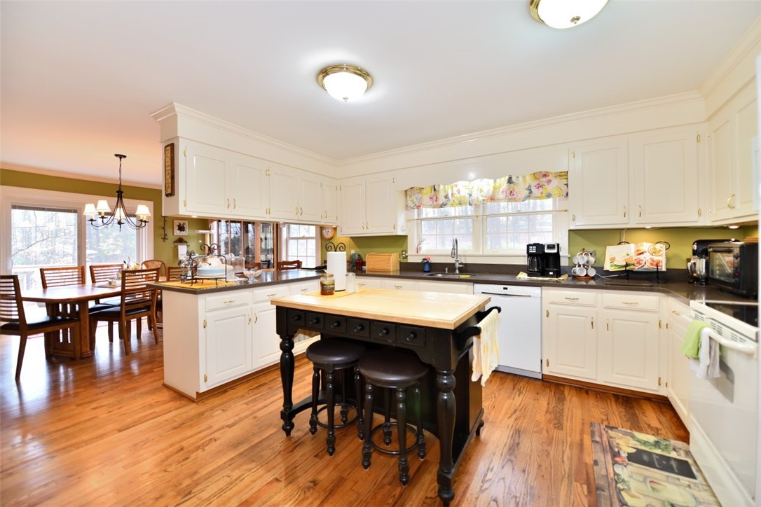 151 Linley Lane Walhalla, SC 29691 - Photo 8 of 45 Large Kitchen