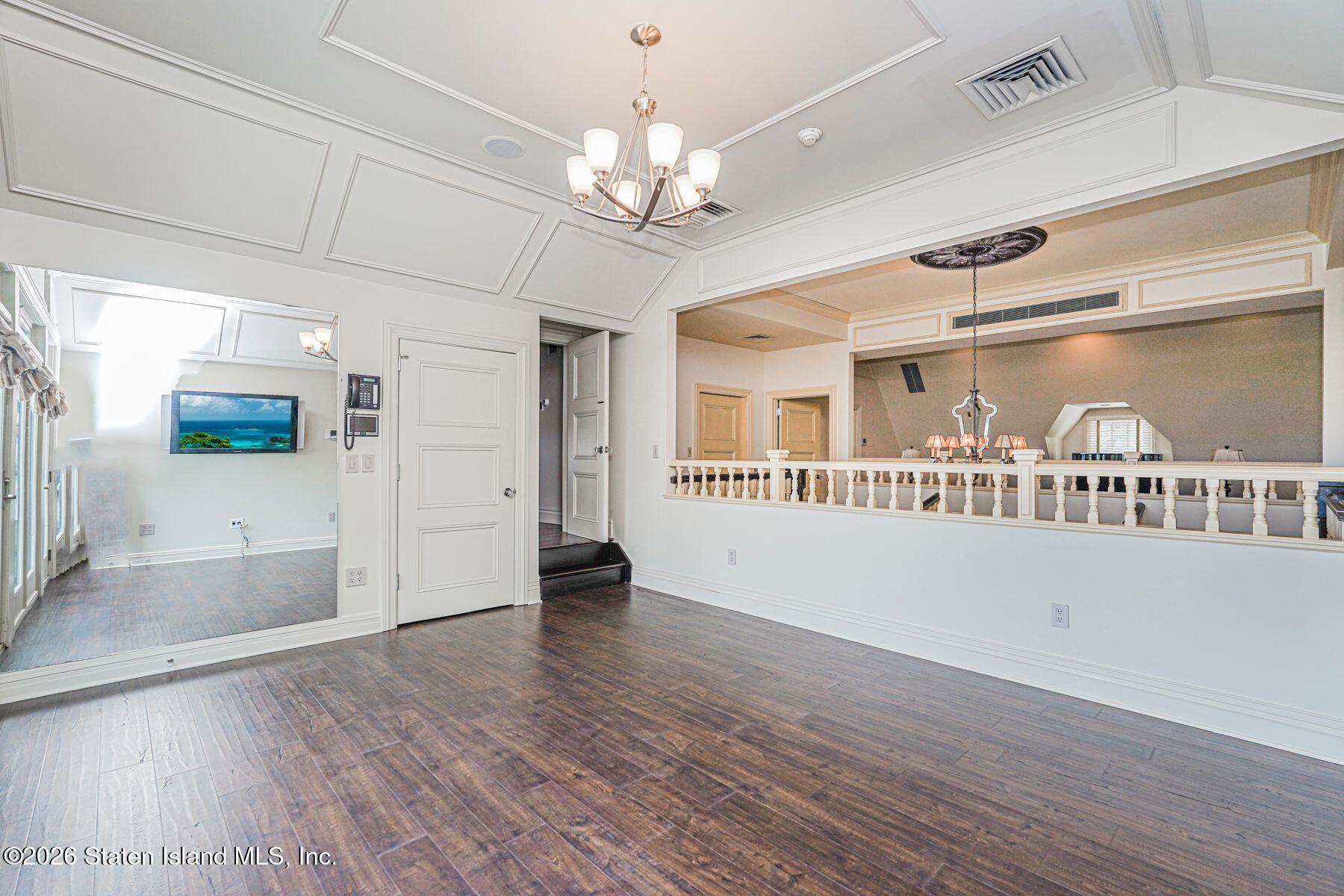 125 Benedict Road Staten Island, NY 10304 - Photo 47 of 96 125 yoga 3
