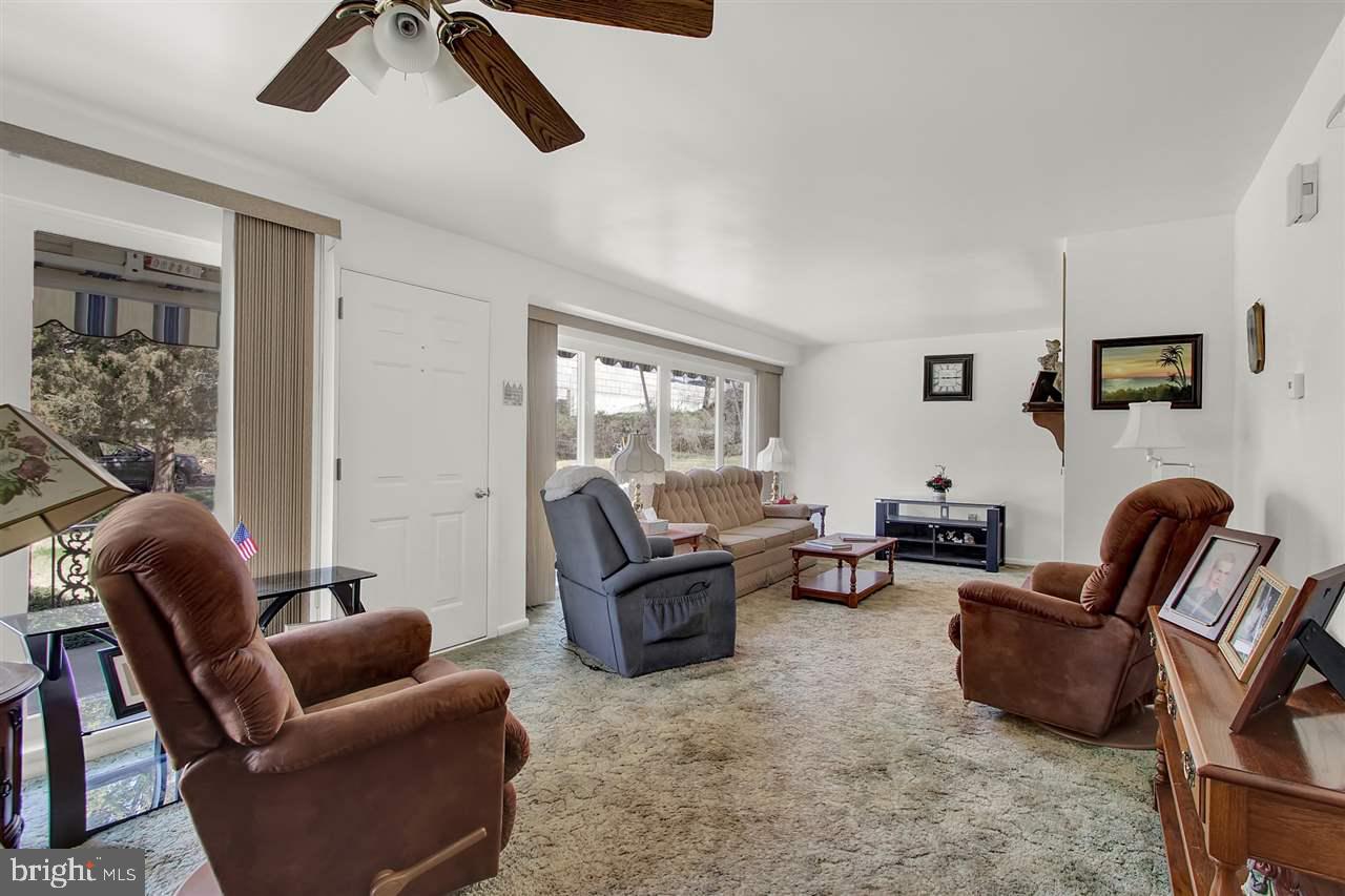 454 Green Spring Road York, PA 17403 - Photo 2 of 25