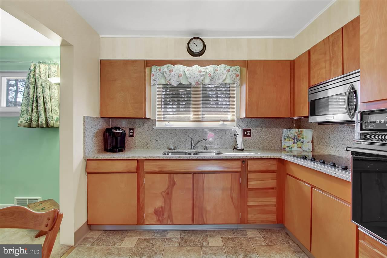 454 Green Spring Road York, PA 17403 - Photo 11 of 25