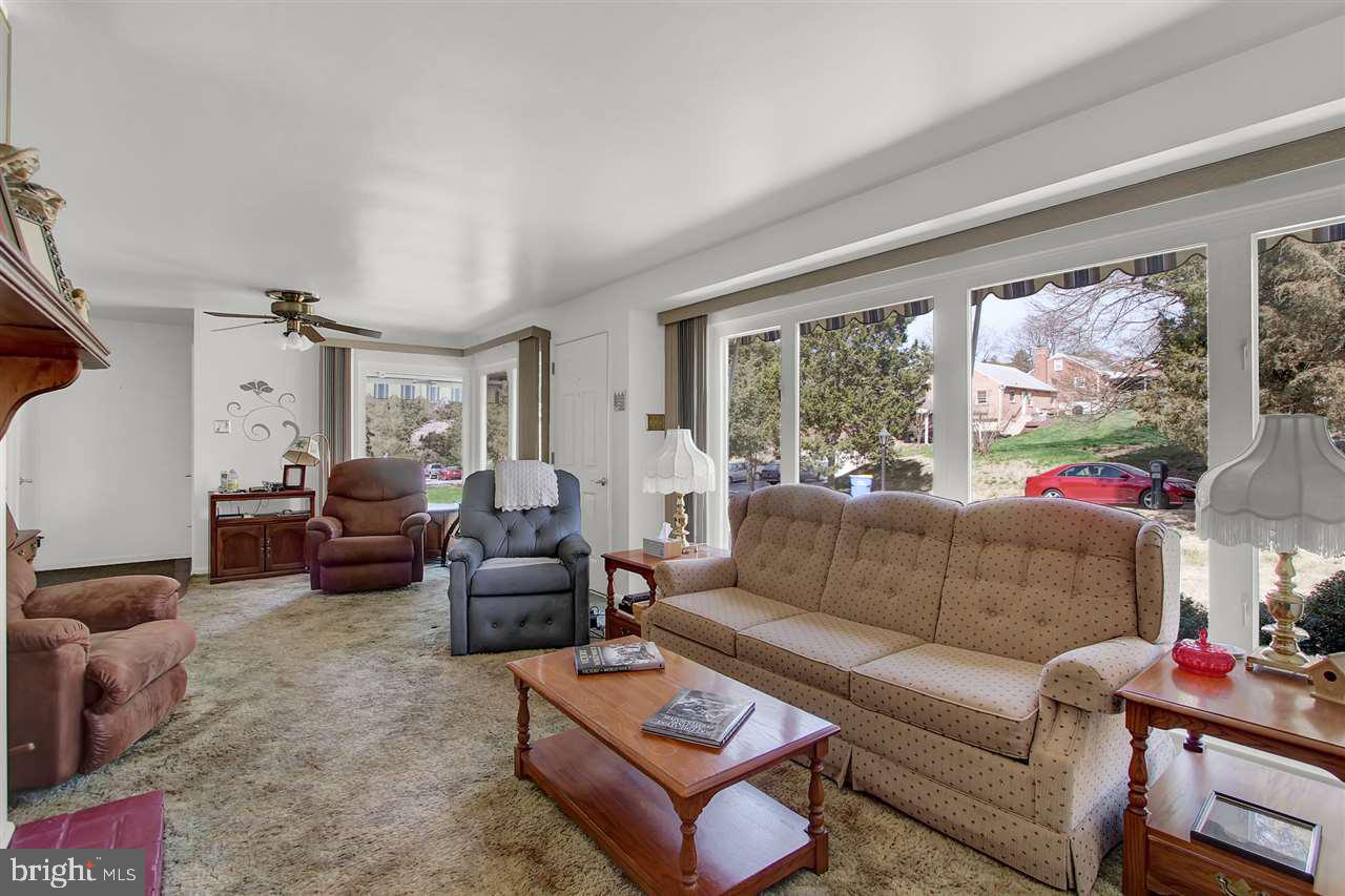 454 Green Spring Road York, PA 17403 - Photo 4 of 25
