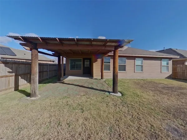 a view of a house with a backyard