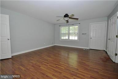 496 Cropp Road Fredericksburg, VA 22406 - Photo 2 of 17 Living Room