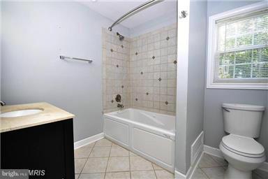 496 Cropp Road Fredericksburg, VA 22406 - Photo 9 of 17 Bath (Master)