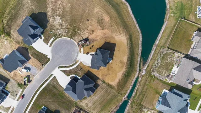 $372,400 | 1298 Switchfoot Drive, Huntertown, IN 46748