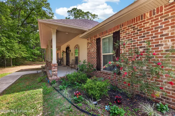 $549,999 | 16123 Lake Drive West, Vancleave, MS 39565