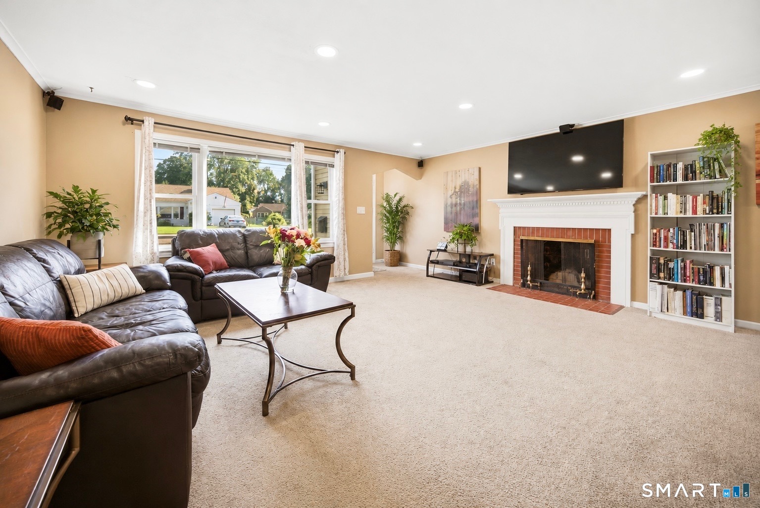 82 Weaver Road Manchester, CT 06042 - Photo 11 of 32 Gallery Image 11