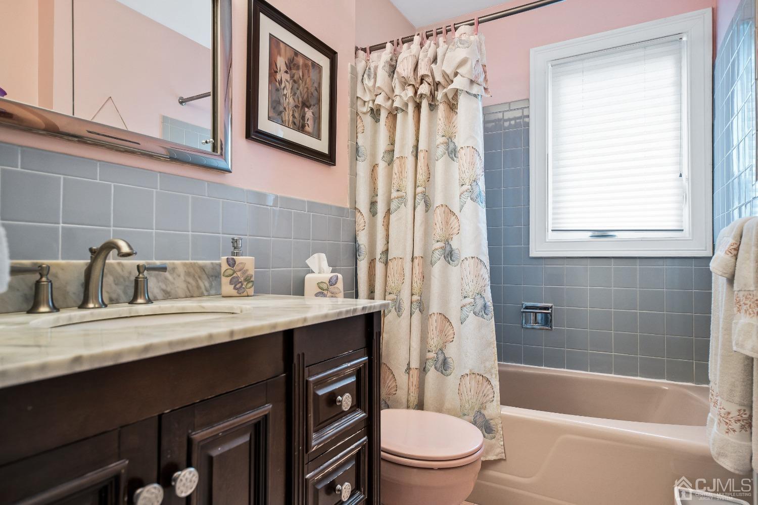 138 Colonia Road Colonia, NJ 07067 - Photo 20 of 50