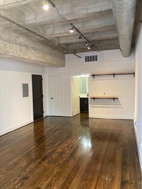 4411 Dallas Street, Unit 1 Houston, TX 77023 - Photo 4 of 13 a view of a garage