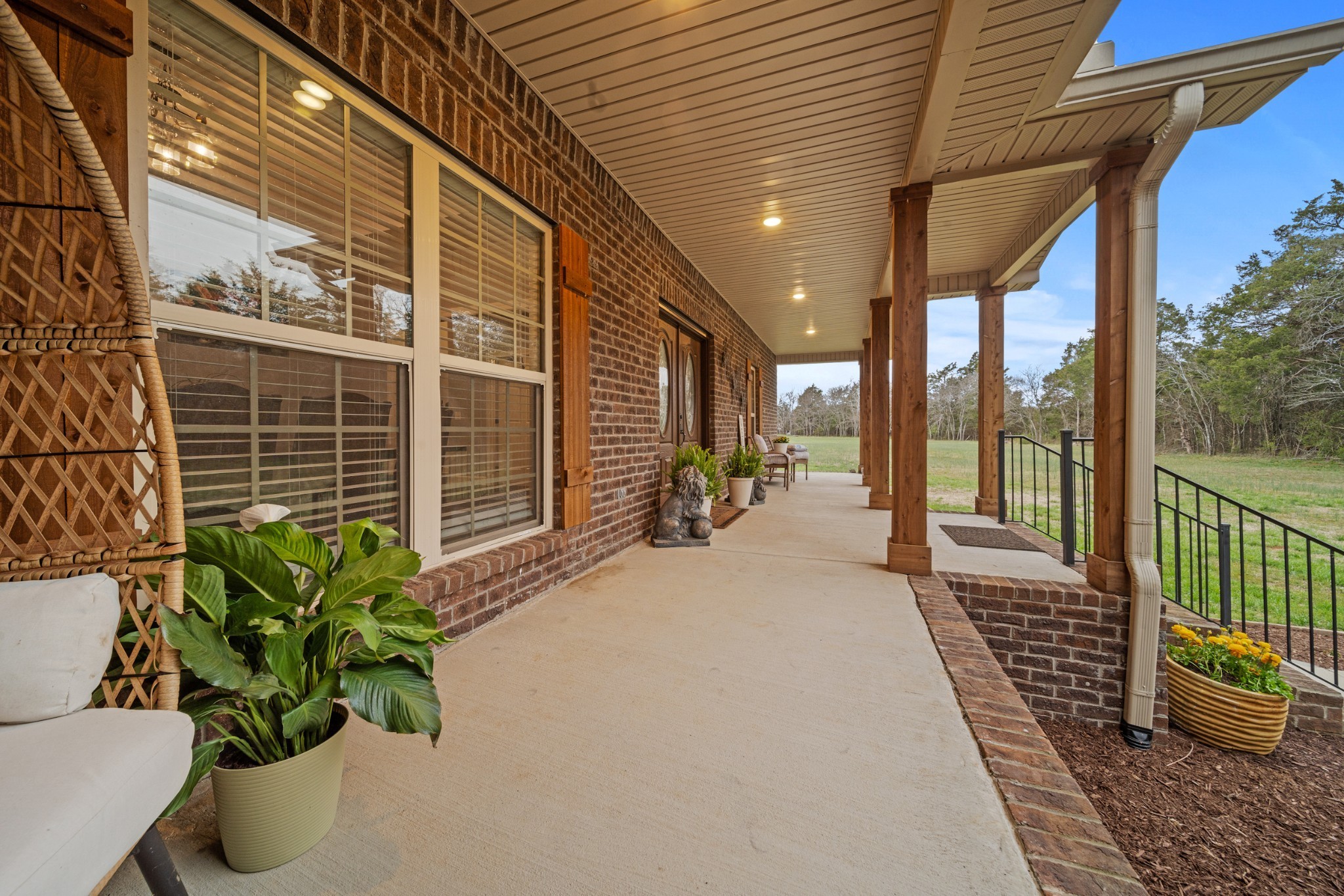 7998 Miller Road Christiana, TN 37037 - Photo 4 of 43 a lobby with furniture and potted plant