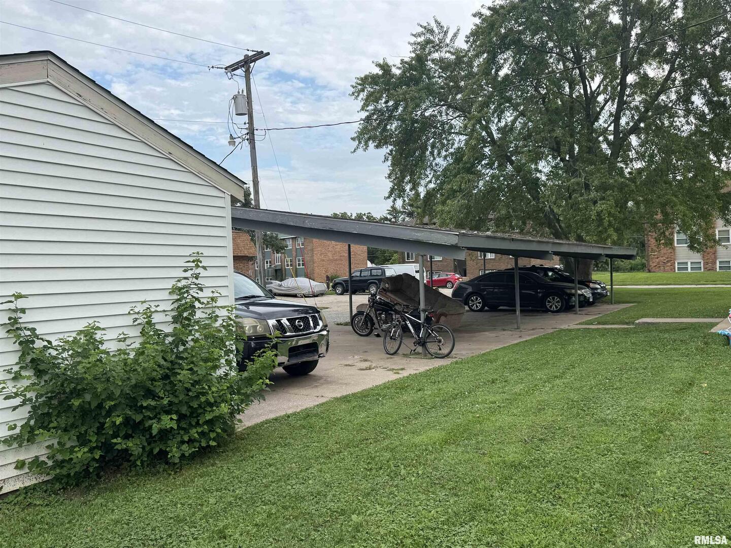 1913 15th Street Silvis, IL 61282 - Photo 2 of 5 a view of outdoor space yard deck and patio