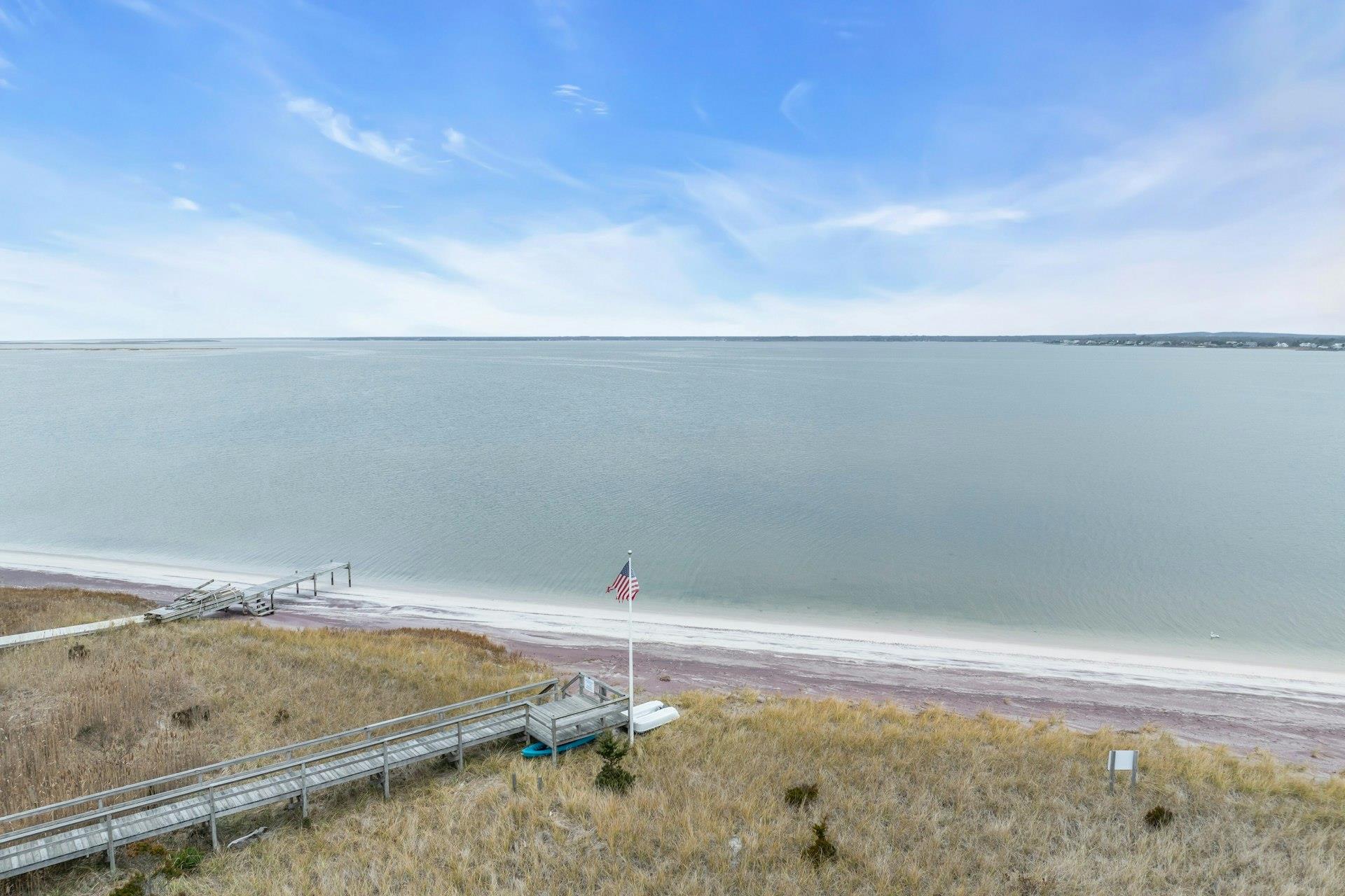 585 Dune Road, Unit L9 Westhampton, NY 11978 - Photo 20 of 20 a view of a bathtub in a bathroom