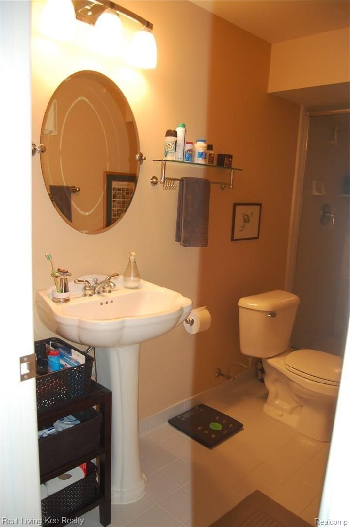 305 Taylor Avenue Rochester, MI 48307 - Photo 40 of 55 GENEROUS THIRD FULL BATH