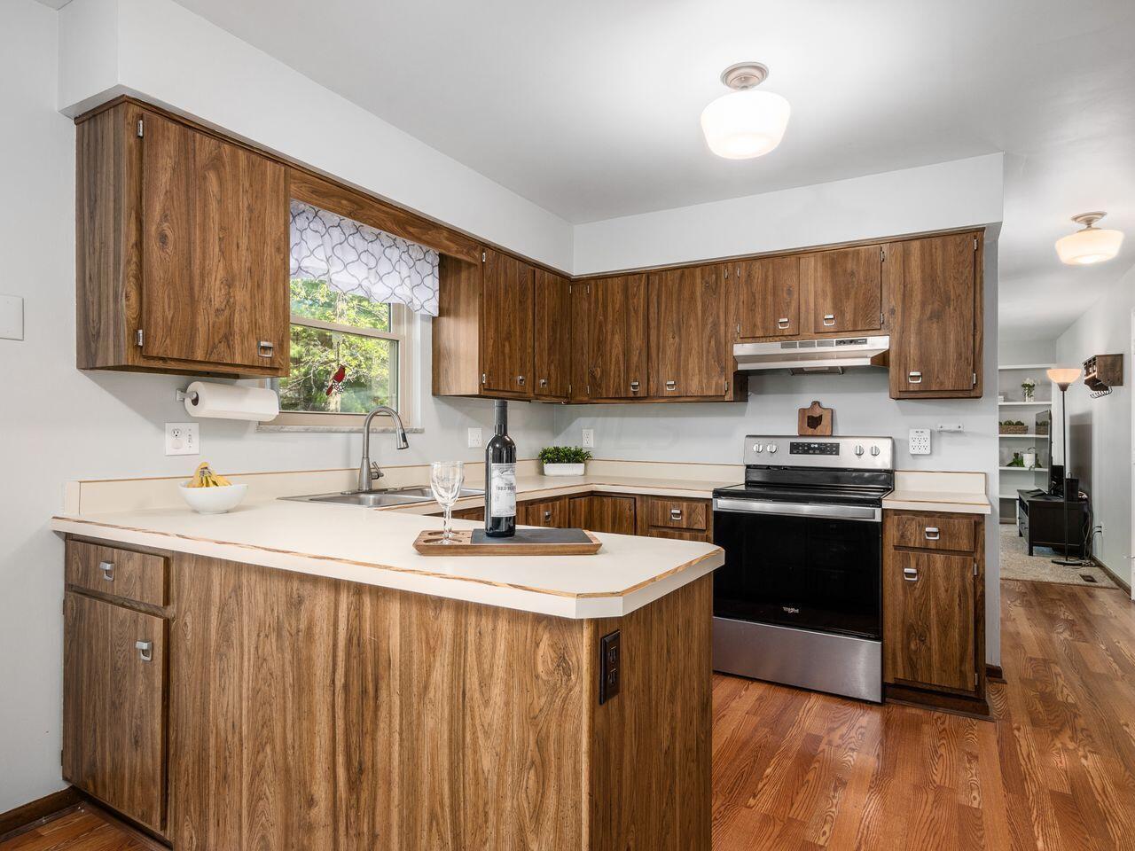 5861 Ravine View Court Columbus, OH 43231 - Photo 15 of 42 Kitchen