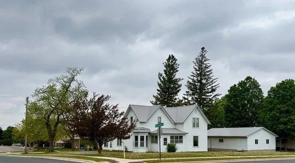 $189,900 | 512 South Broadway Avenue, Spring Valley, MN 55975