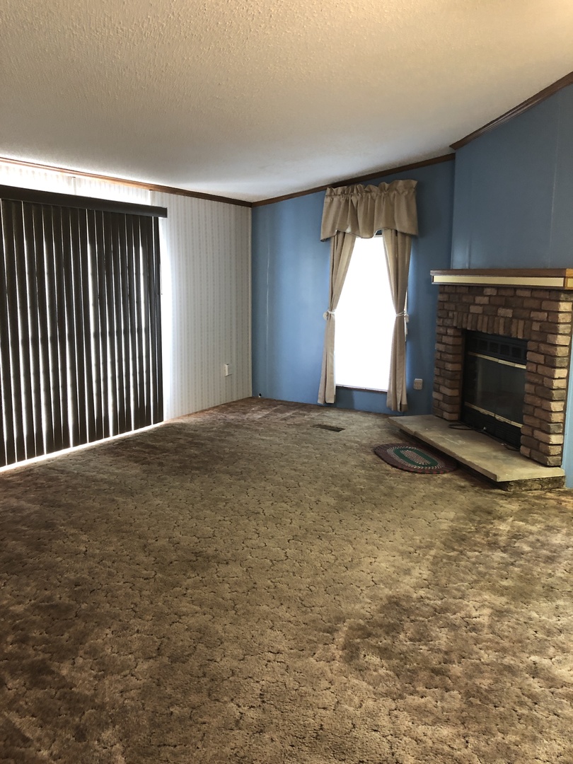 29134 North 3400 E Road Dwight, IL 60420 - Photo 4 of 27 an empty room with windows