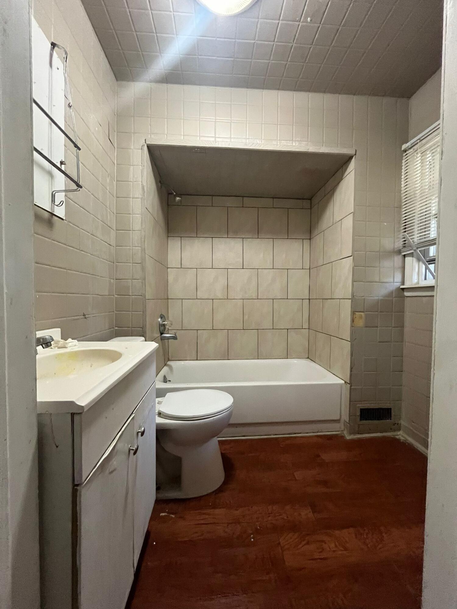 769 Buchanan Street Gary, IN 46402 - Photo 12 of 28 a bathroom with a toilet a sink and bathtub