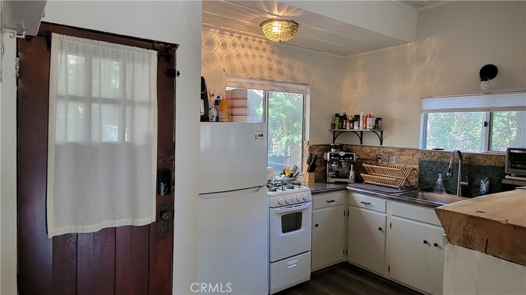 23812 Inspiration Crestline, CA 92325 - Photo 6 of 12