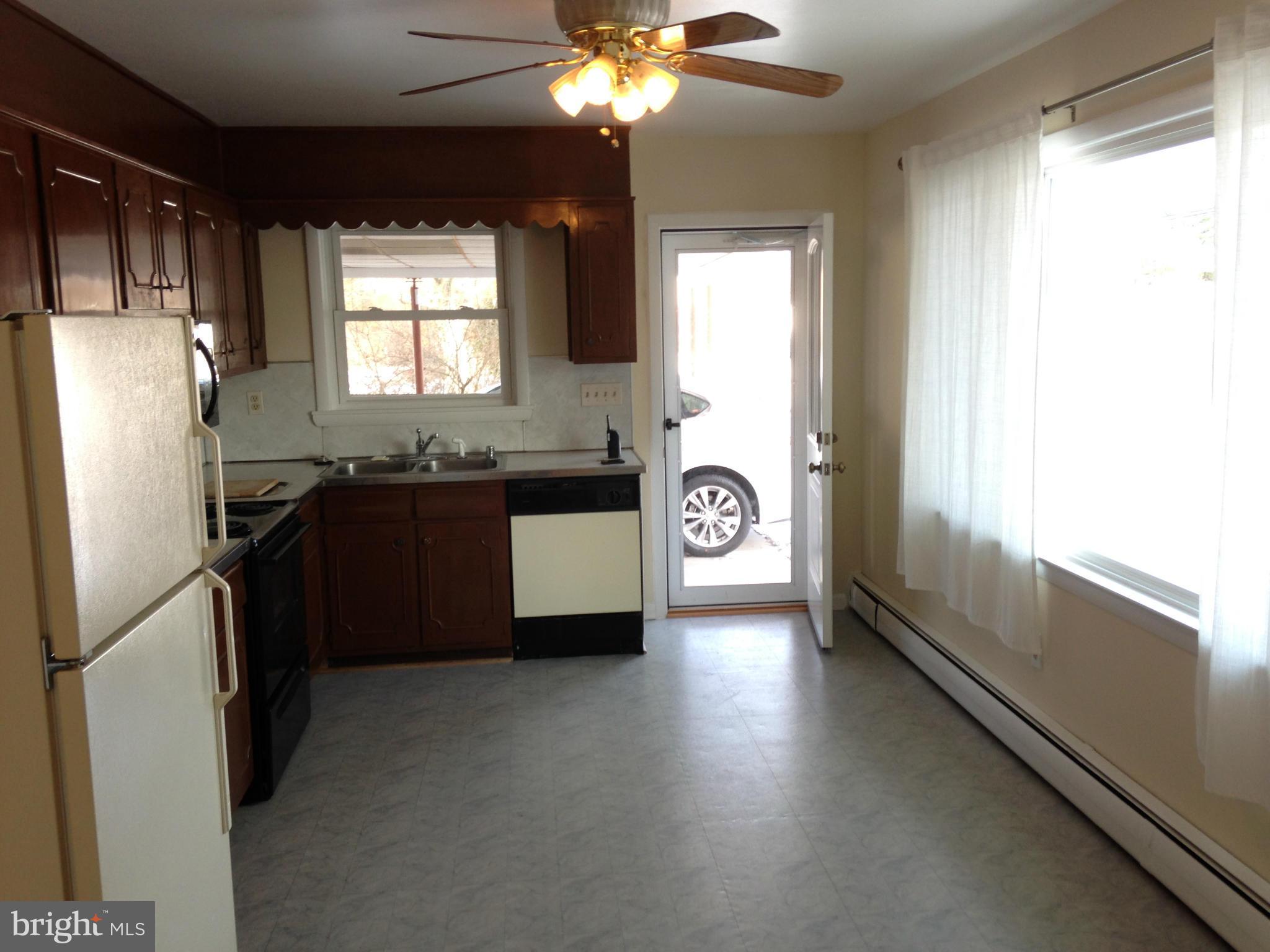 16010 Barnesville Road Boyds, MD 20841 - Photo 5 of 15 Kitchen