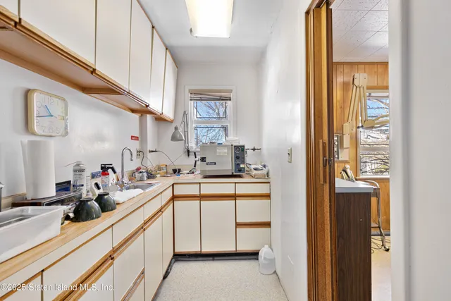 $650,000 | 1625 Victory Boulevard | Castleton Corners