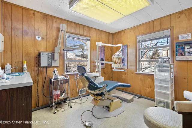 $650,000 | 1625 Victory Boulevard | Castleton Corners