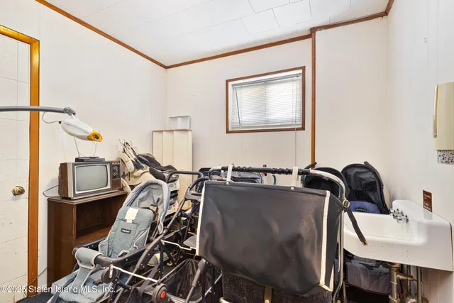 $650,000 | 1625 Victory Boulevard | Castleton Corners