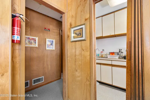 $650,000 | 1625 Victory Boulevard | Castleton Corners