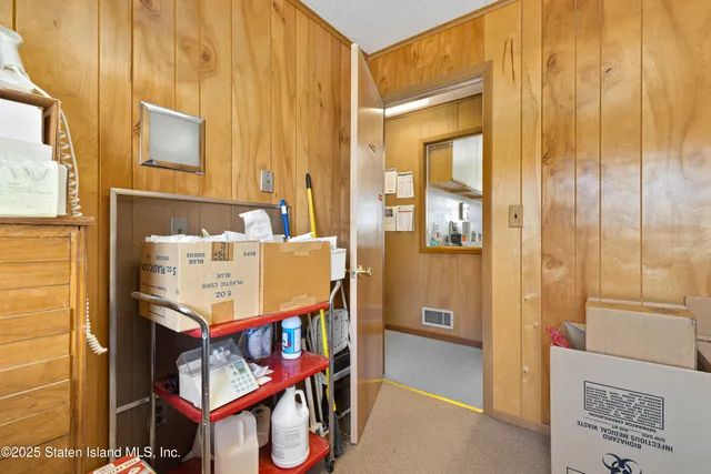 $650,000 | 1625 Victory Boulevard | Castleton Corners