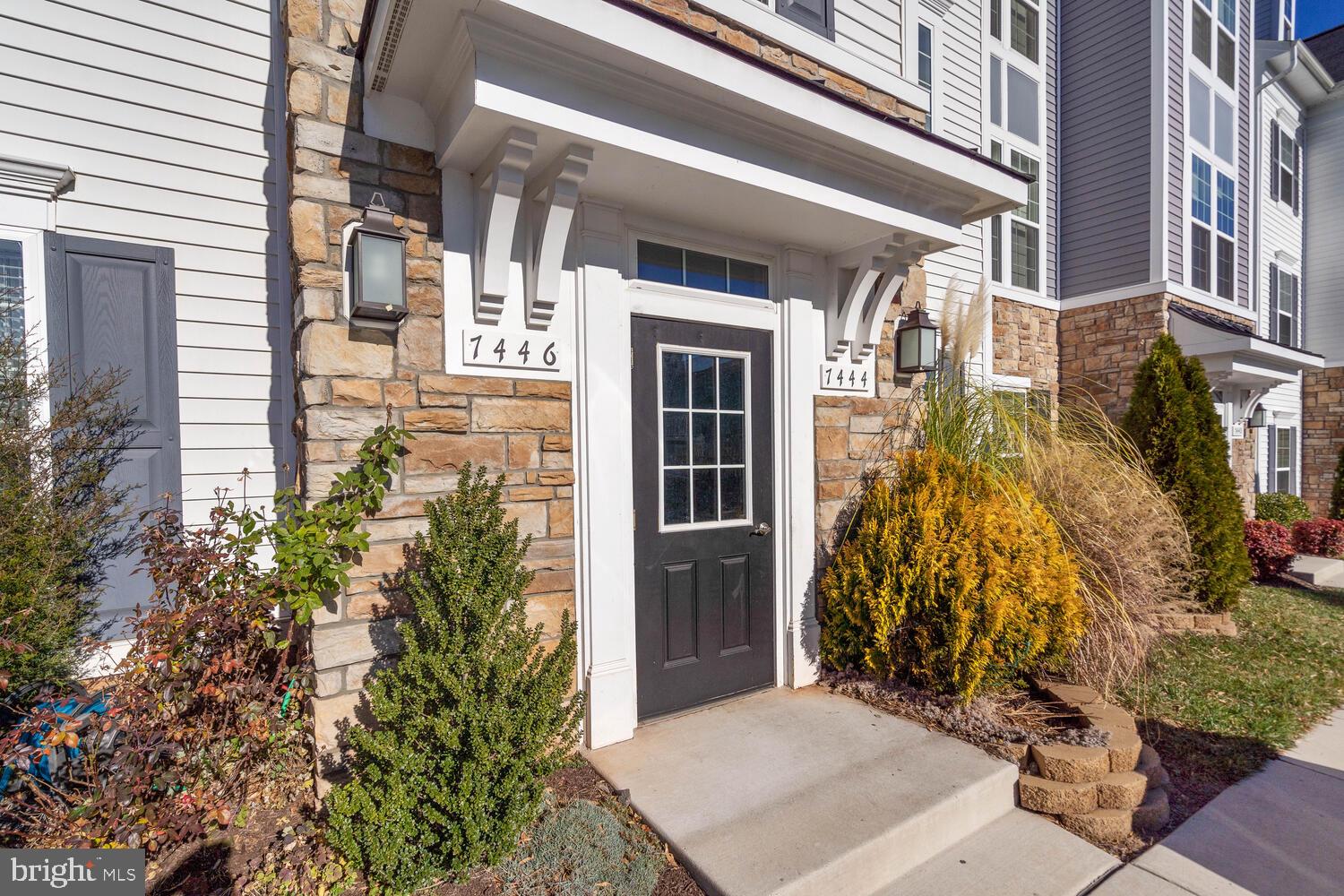 7446 Riding Meadow Way Manassas, VA 20111 - Photo 3 of 28 Gallery Image 3