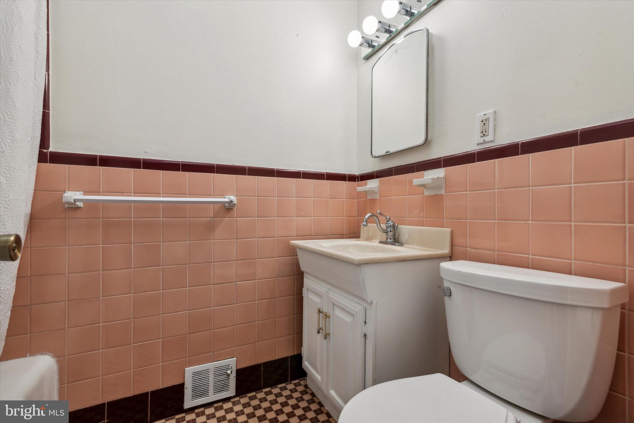 8123 Leon Street Philadelphia, PA 19136 - Photo 12 of 16