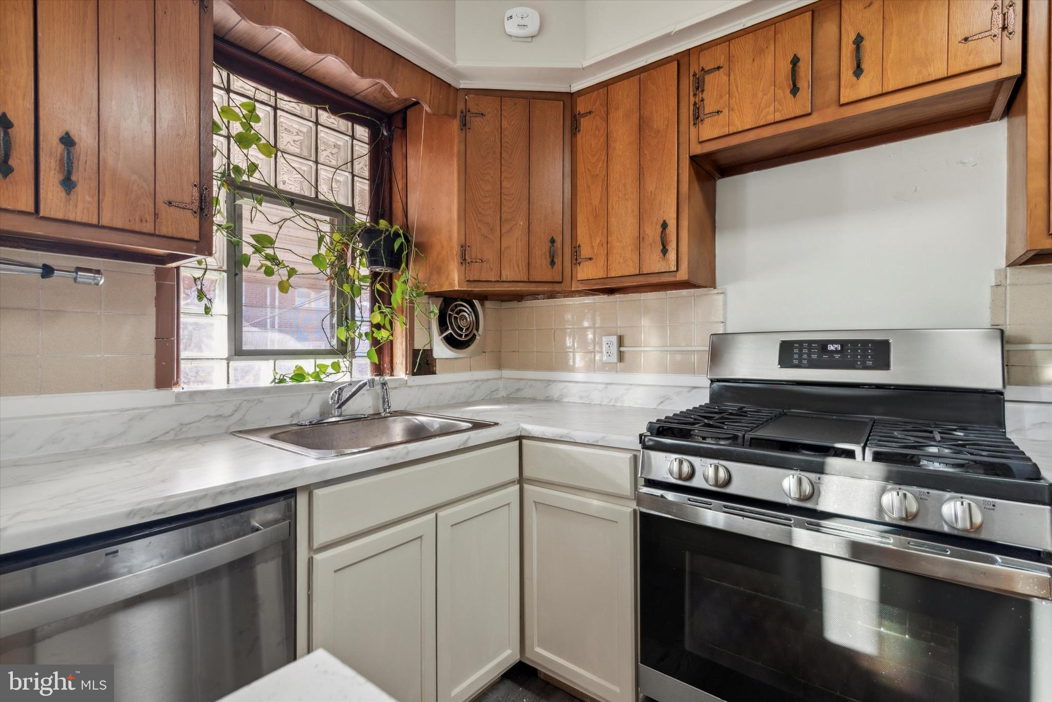 8123 Leon Street Philadelphia, PA 19136 - Photo 6 of 16