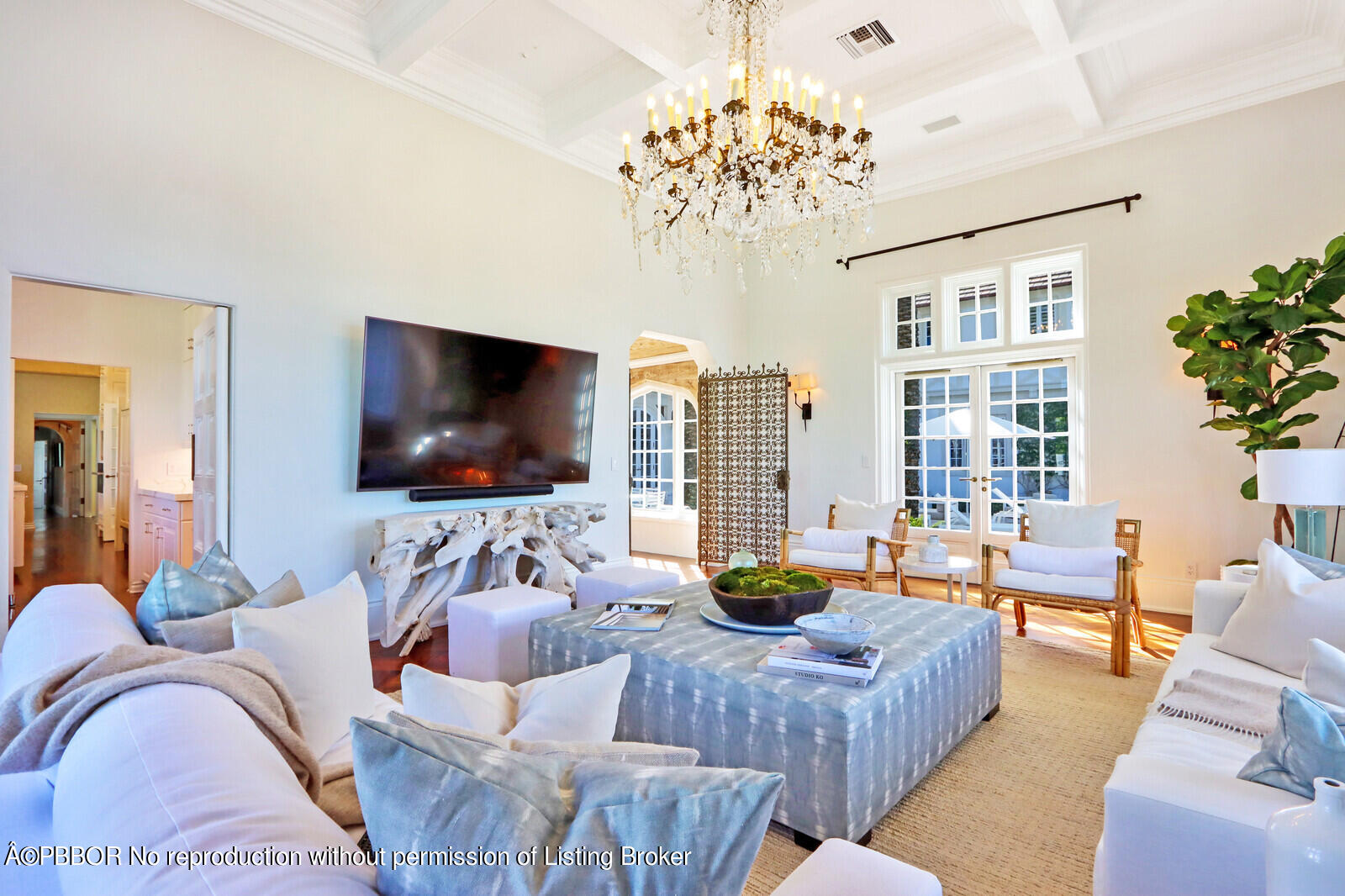 210 Via Del Mar Palm Beach, FL 33480 - Photo 21 of 85 a living room with furniture and a flat screen tv