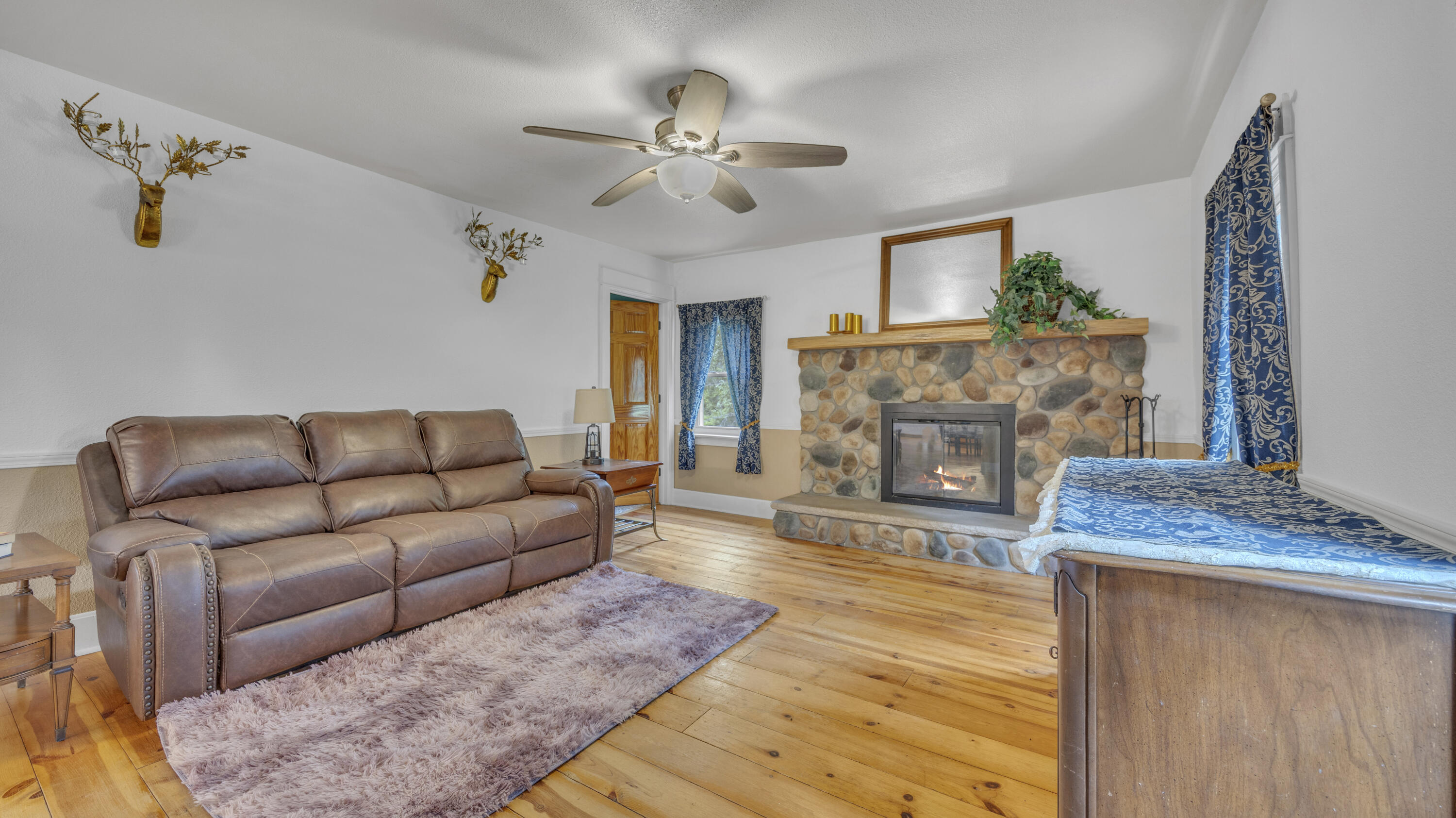 W4568 County Rd F Lyndon, WI 53093 - Photo 18 of 32 Living Room 1