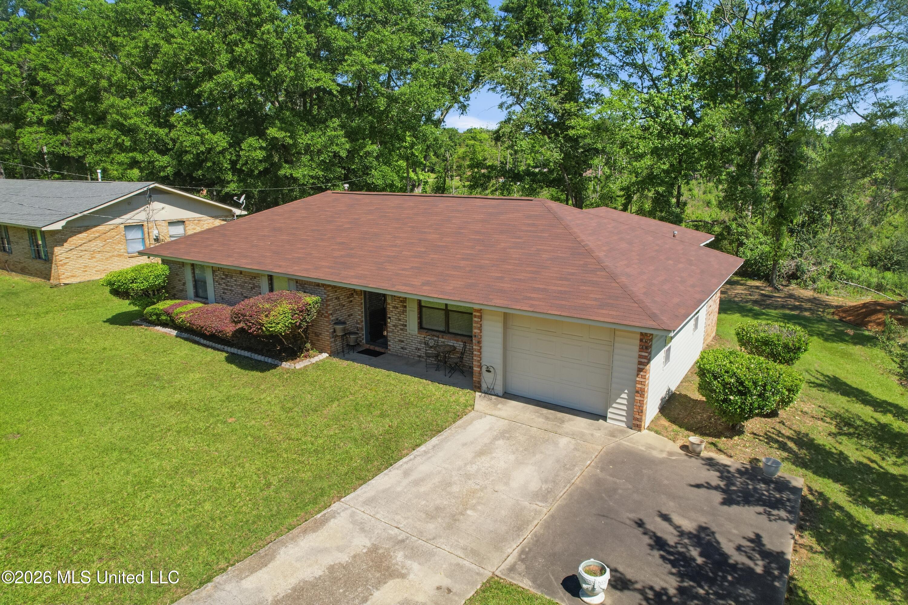 809 St Augustine Extension McComb, MS 39648 - Photo 2 of 17 IMG_1037