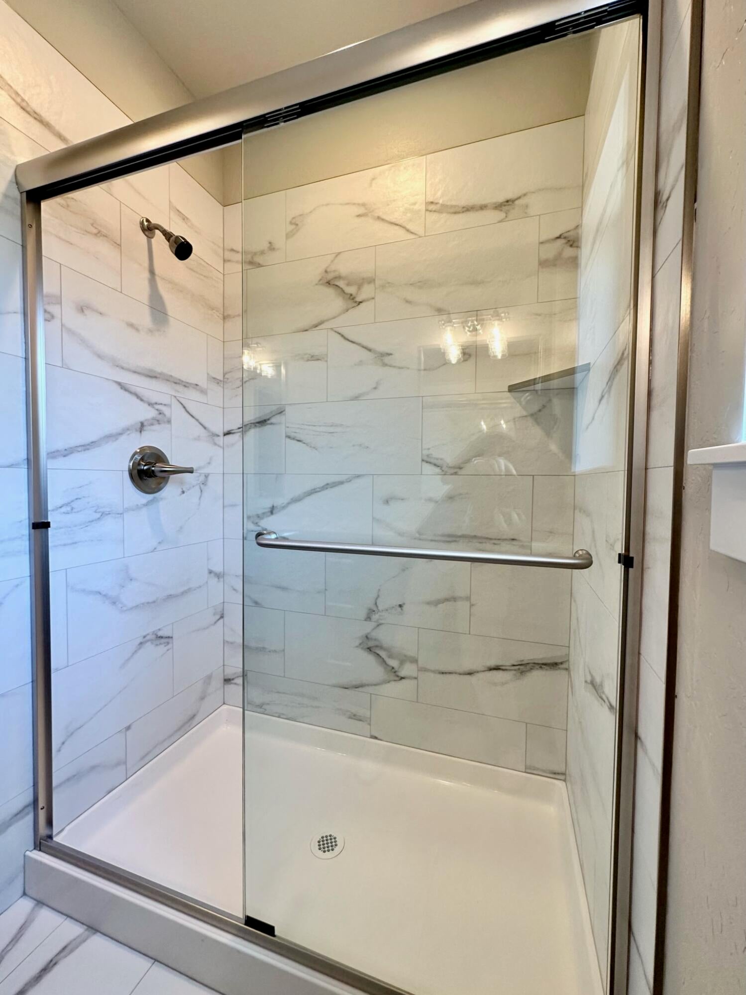 281 Autumn Ridge Road Talent, OR 97540 - Photo 21 of 39 15. Prime Shower
