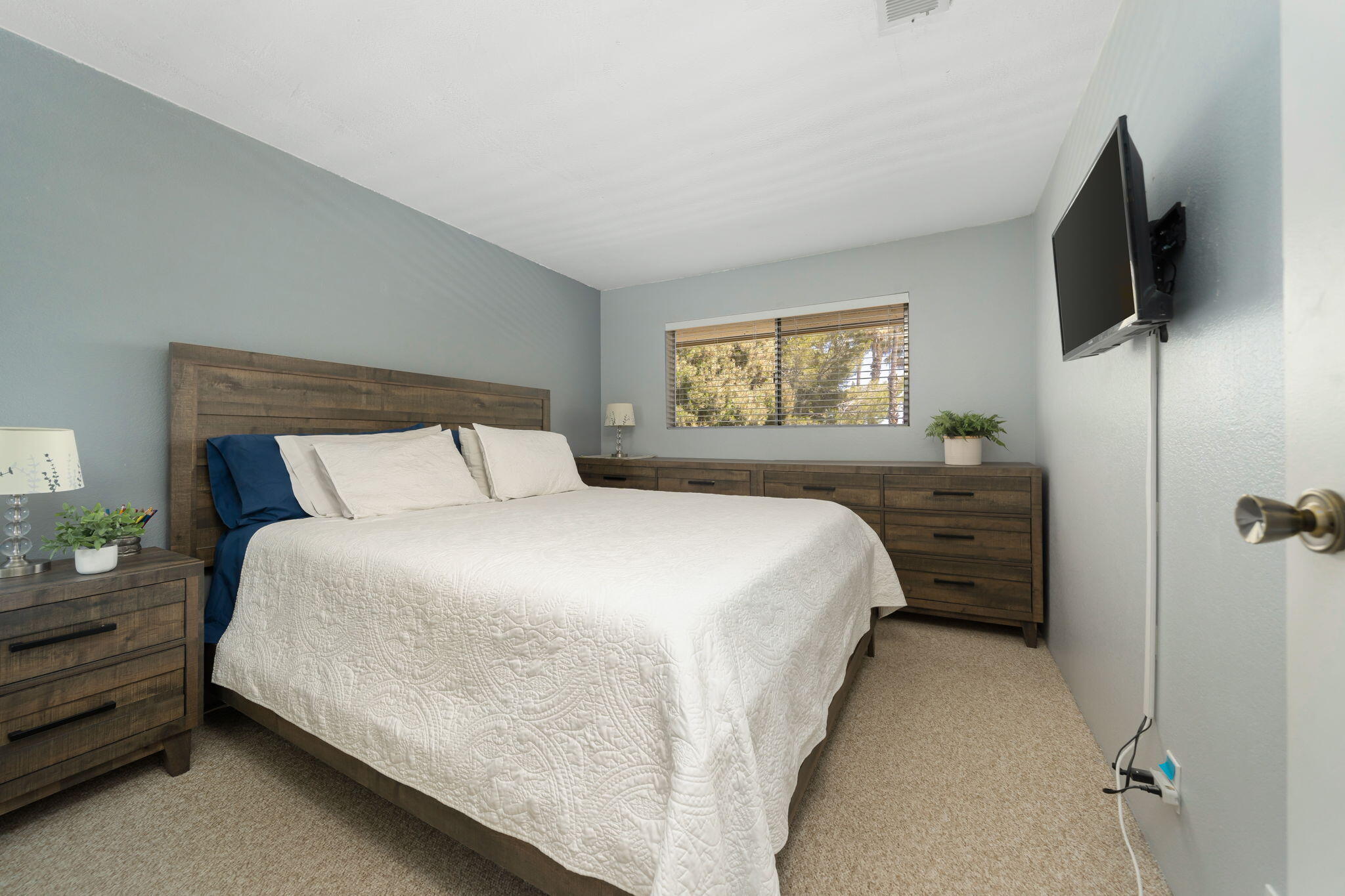 2860 North Los Felices Road, Unit 214 Palm Springs, CA 92262 - Photo 16 of 26 a bedroom with a bed and a flat screen tv