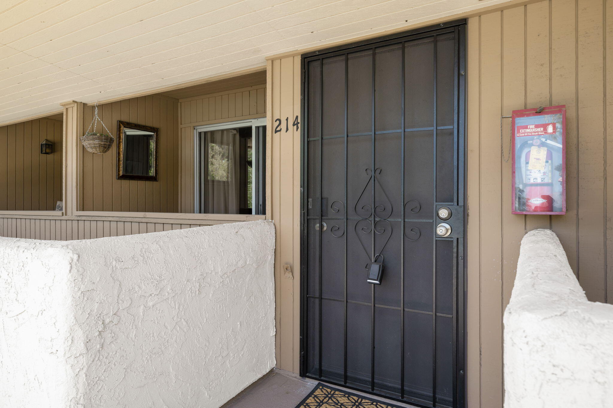 2860 North Los Felices Road, Unit 214 Palm Springs, CA 92262 - Photo 8 of 26 a view of an entryway