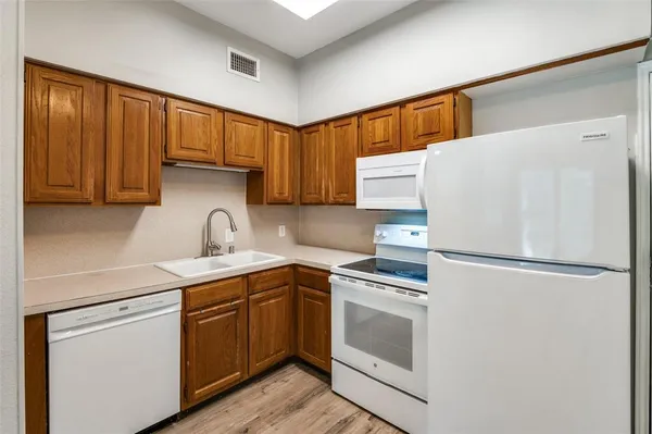 $1,395 | 6220 Bentwood Trail, Unit 1207, Dallas, TX 75252