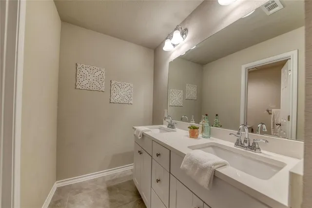 an empty room with window and windows