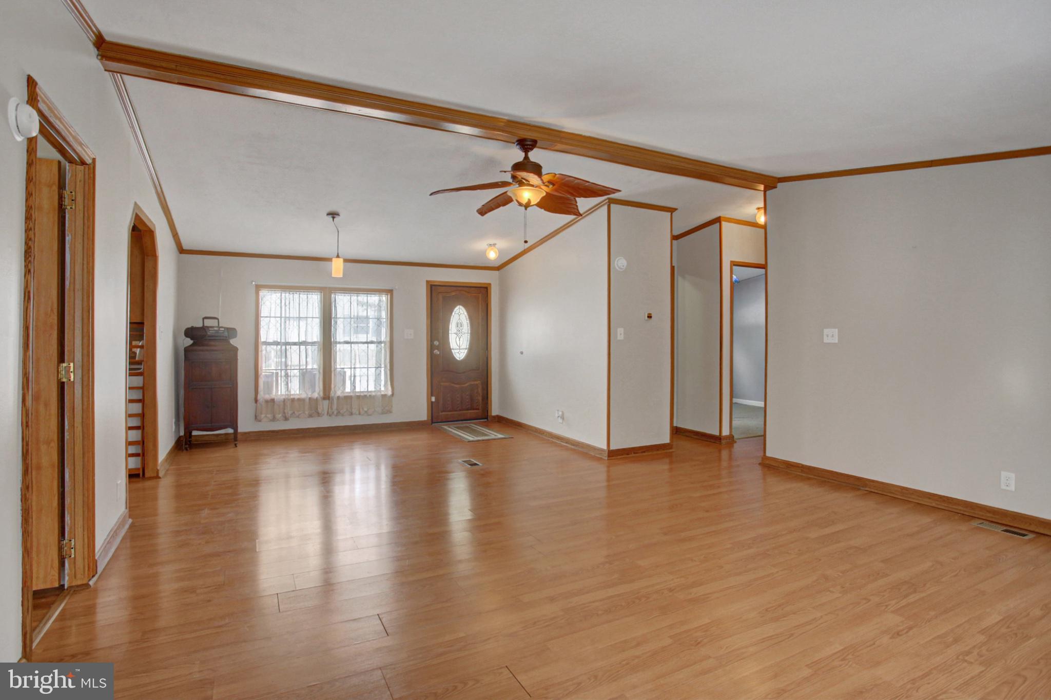 15134 North Young Road Greencastle, PA 17225 - Photo 6 of 30 Spacious living area with natural light.